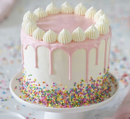 Cake Decorating ,How To Make Your Icing Smooth And Even!